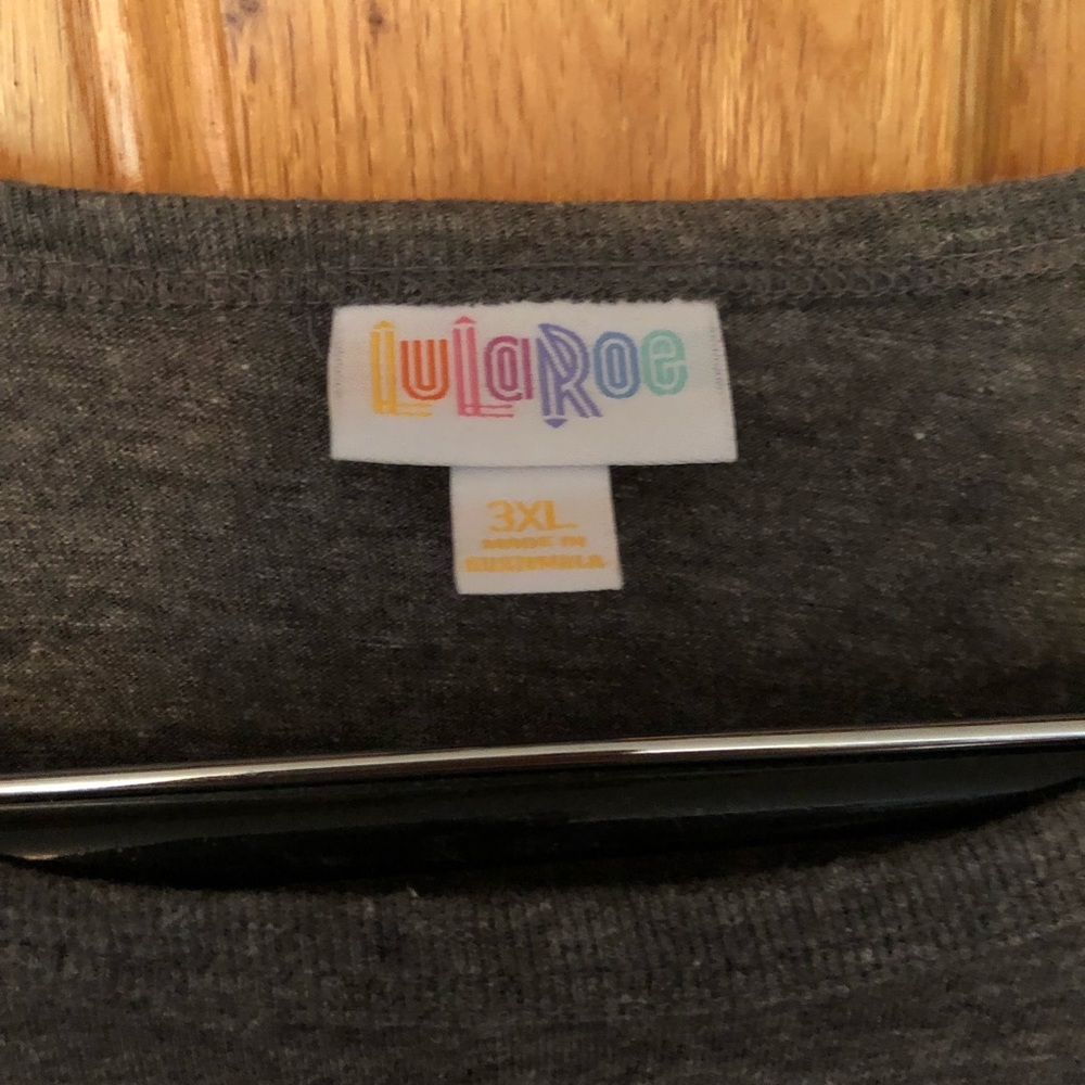 Lularoe Randy Tee - Picture 2 of 4
